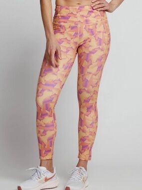Sale! NWT WOMEN'S KORSA PERFORMER TECH CROP LEGGING 2.0